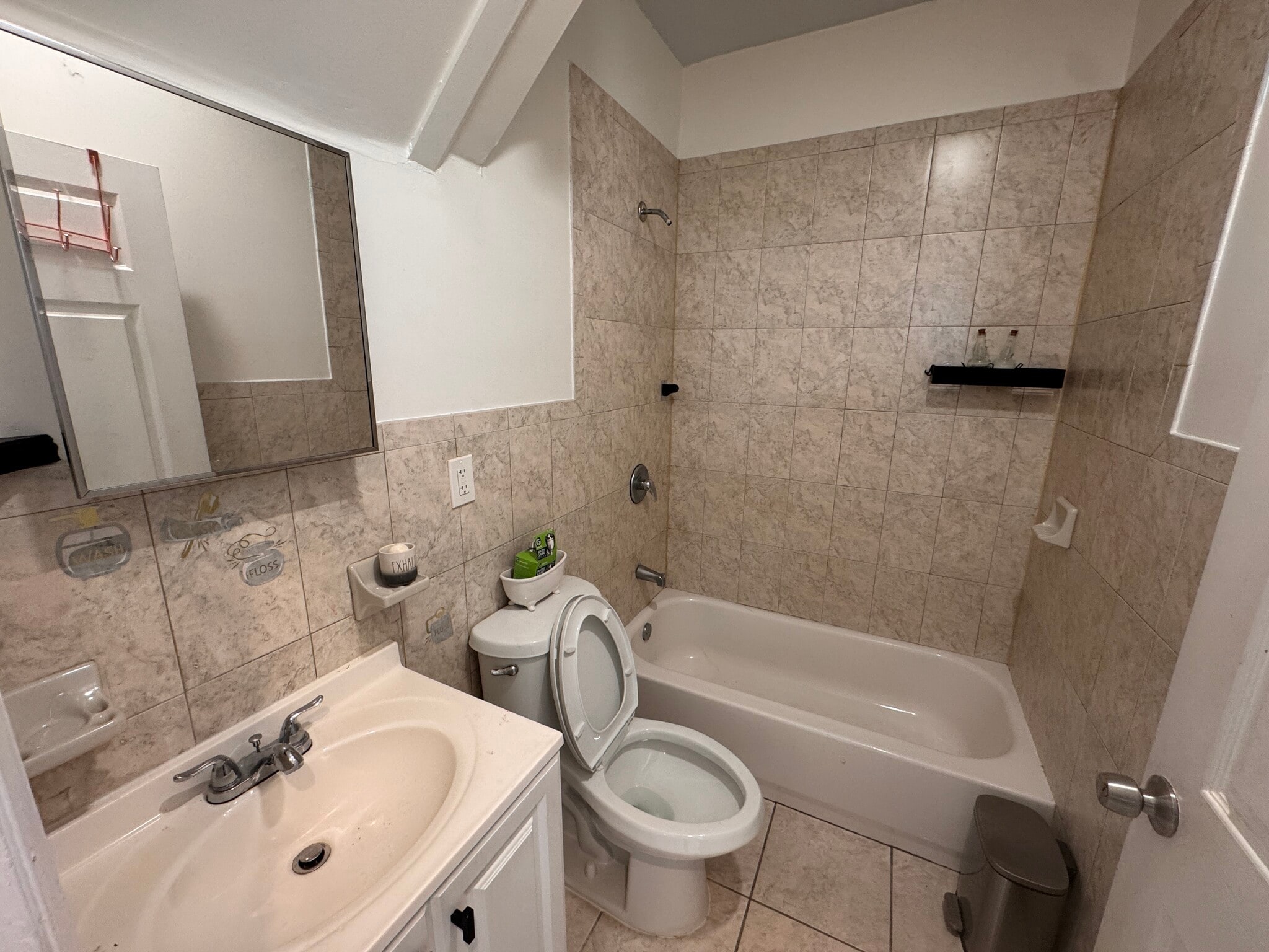 Building Photo - 115 Mead St