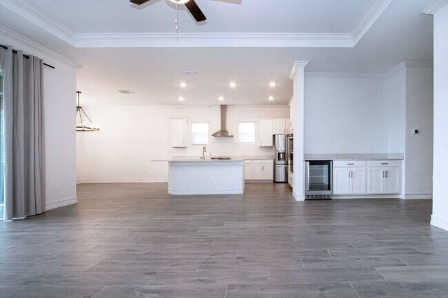 Building Photo - Spacious Like New 4-Bedroom Oasis with 3 Full Baths in Palmetto - Available NOW