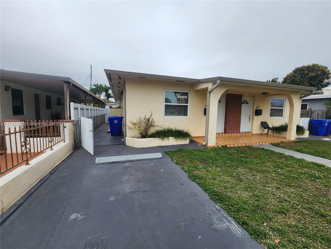 Building Photo - 511 NW 34th Ave