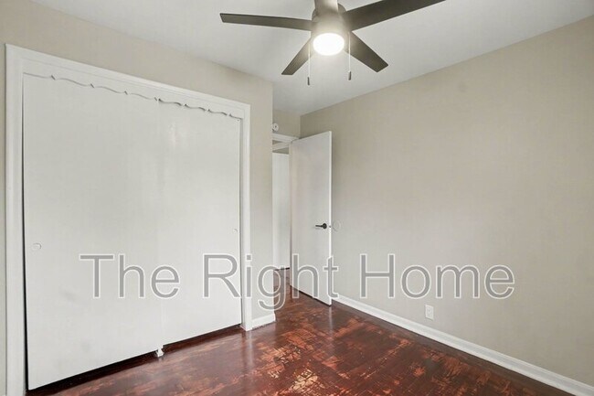 Building Photo - 6929 N 64th St