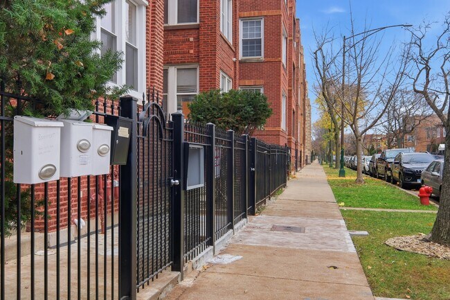 Building Photo - 4524 N Central Park Ave