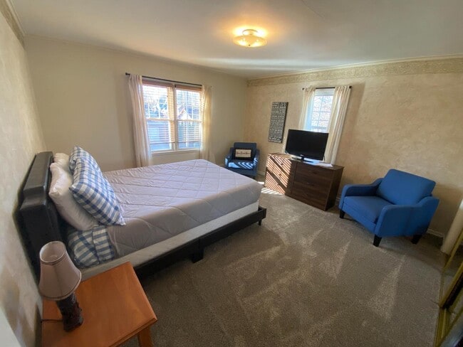 Building Photo - 106 W 20th St