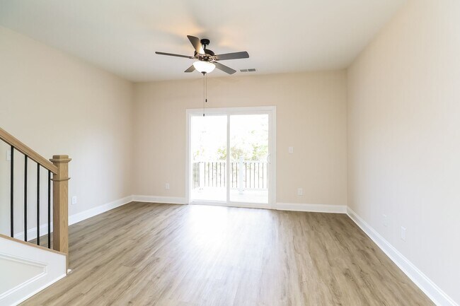 Building Photo - 3-Bedroom, 3.5 Bath Townhome for Rent in Charlotte, NC | Attached Garage & Modern Kitchen