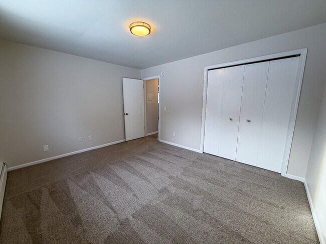 Building Photo - 1356 Vineland Ct SE