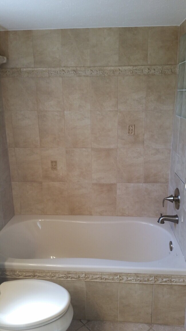 Building Photo - 3 Bed / 2 Bath Home in Venice - Rent with ...