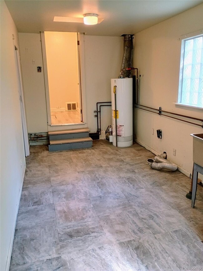 Building Photo - 19241 Melrose Ave