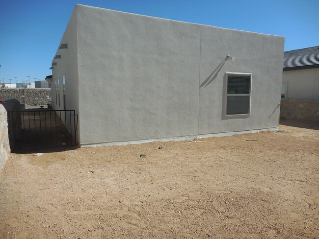 Building Photo - 963 Aircoupe Way