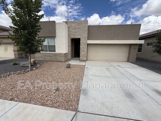 Primary Photo - 6913 Cleary Loop NE