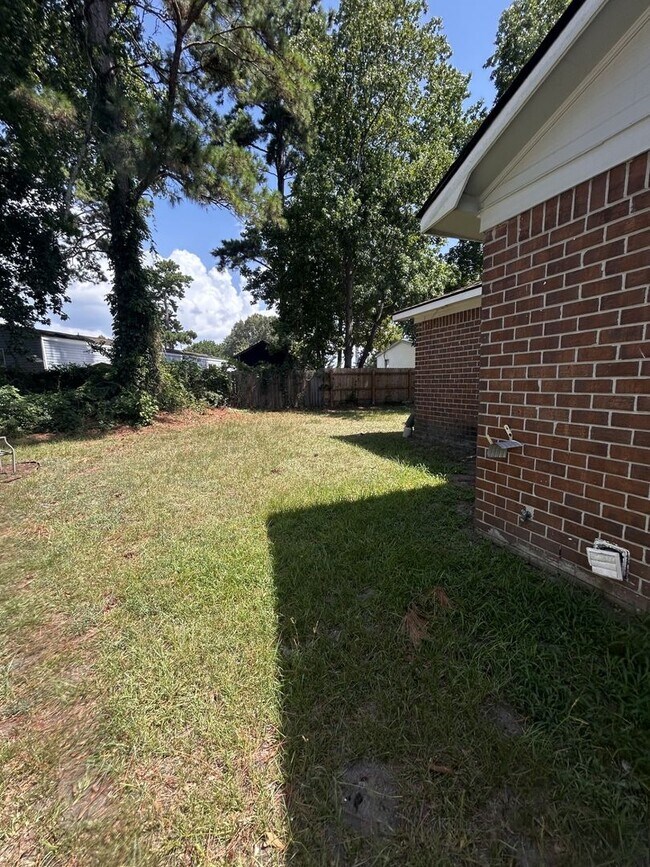 Building Photo - Affordable 2BR Duplex in Ladson!