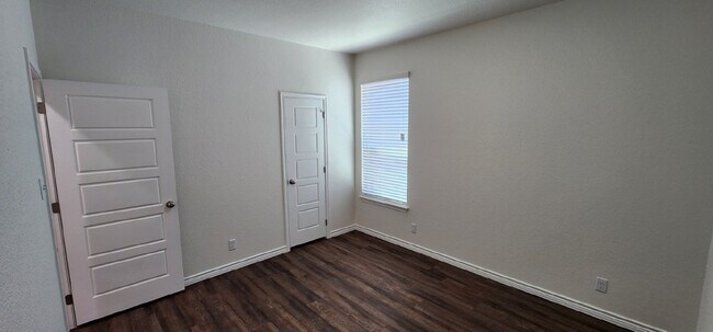 Building Photo - Act fast!  Don't let this opportunity slip by. Contact us today to schedule your showing!