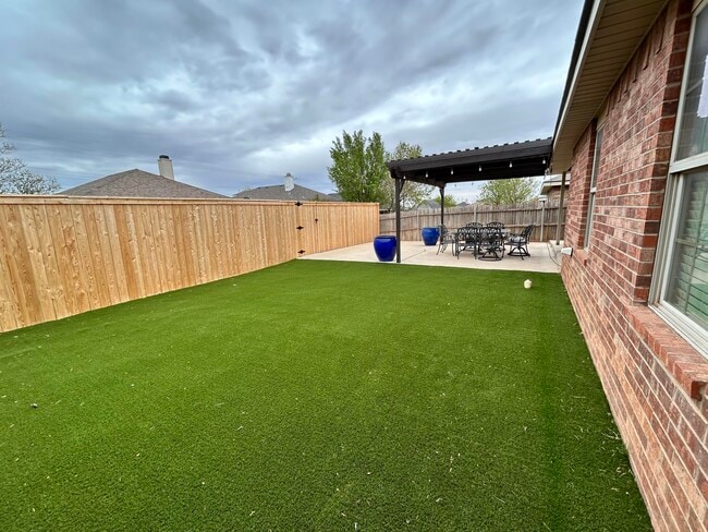 Building Photo - 9305 Quitman Ave