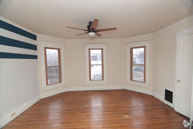 Building Photo - 4 bedroom home in the East Village of Dave...