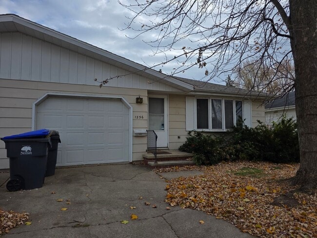 Building Photo - 1254-1256 Meadow Ln