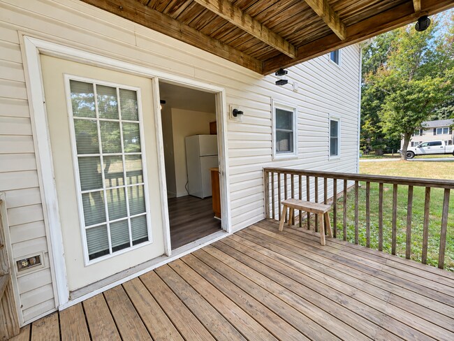 Building Photo - 101 Moss Creek Dr
