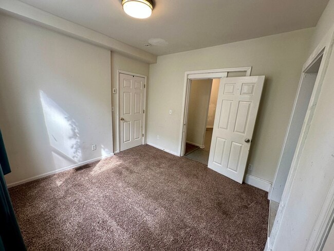 Building Photo - 2 BED | 1 BATH | BACKYARD | EASTSIDE (Anderson and E 31st)