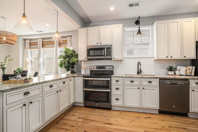 Building Photo - 292 Congress St