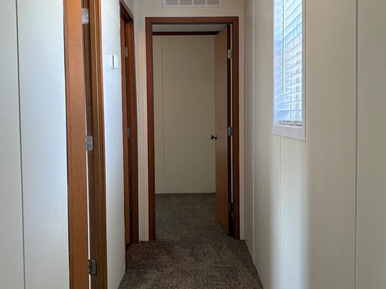 Building Photo - 2061 Windover Dr
