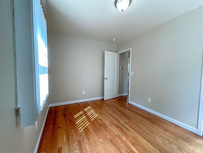 Building Photo - 3319 Williams Ave NE