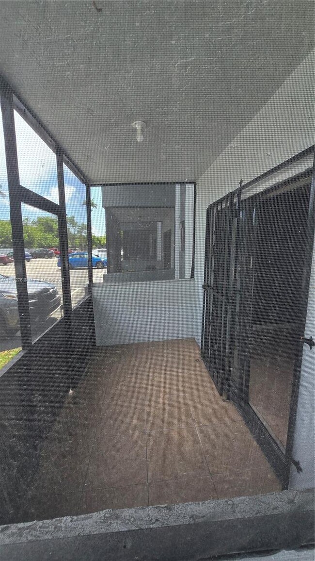 Building Photo - 13500 NE 3rd Ct