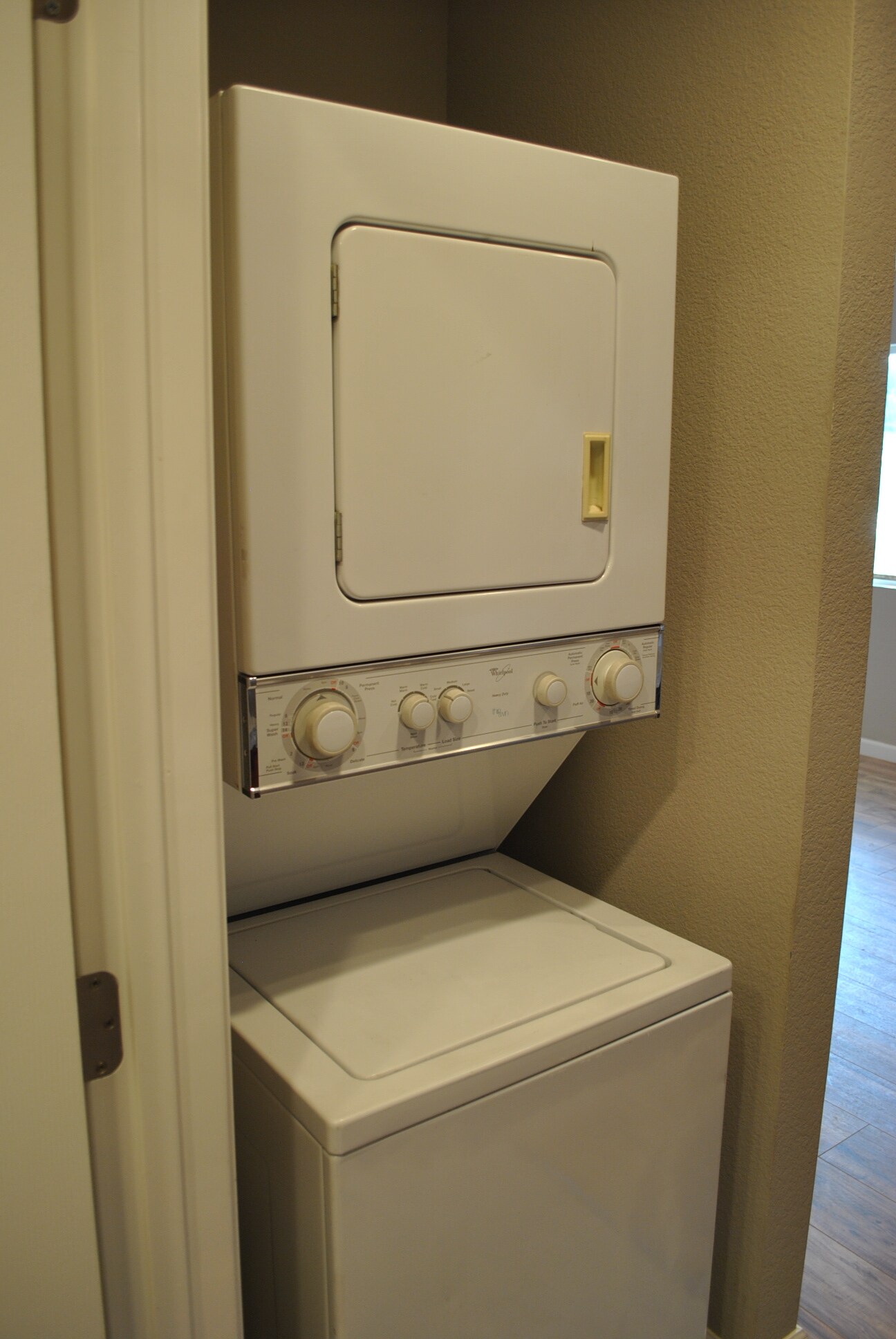 Building Photo - 21391 Locust St