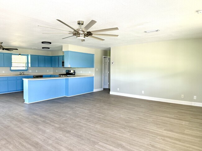 Building Photo - 39 Melody Ln