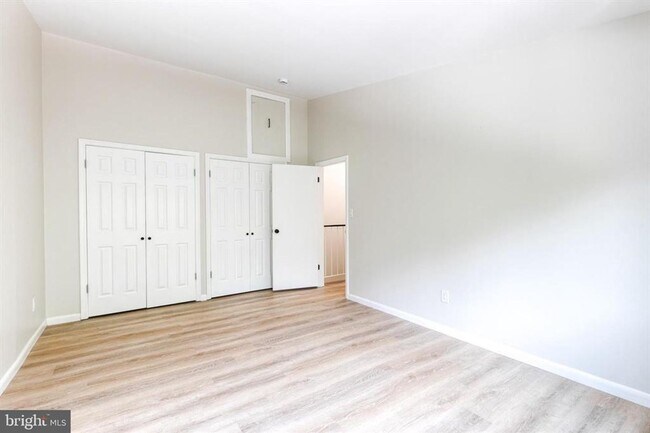 Building Photo - Welcome to contemporary luxury living in this beautifully renovated 2bd 2.5bth penthouse condo