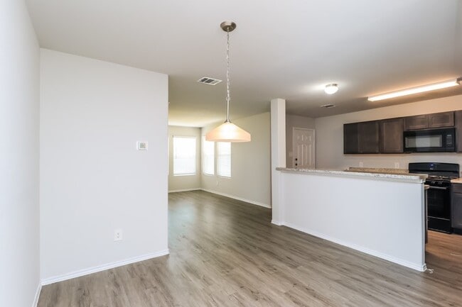 Building Photo - 21819 King Hts Ln