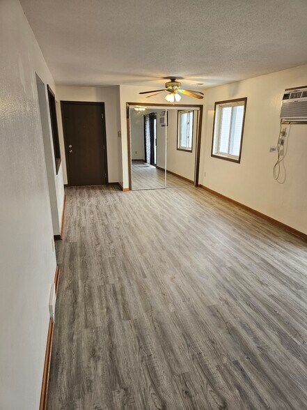 Building Photo - 904 Wescott Sq