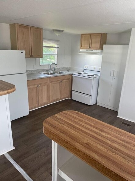 Building Photo - 6913 Sunbeam Ct