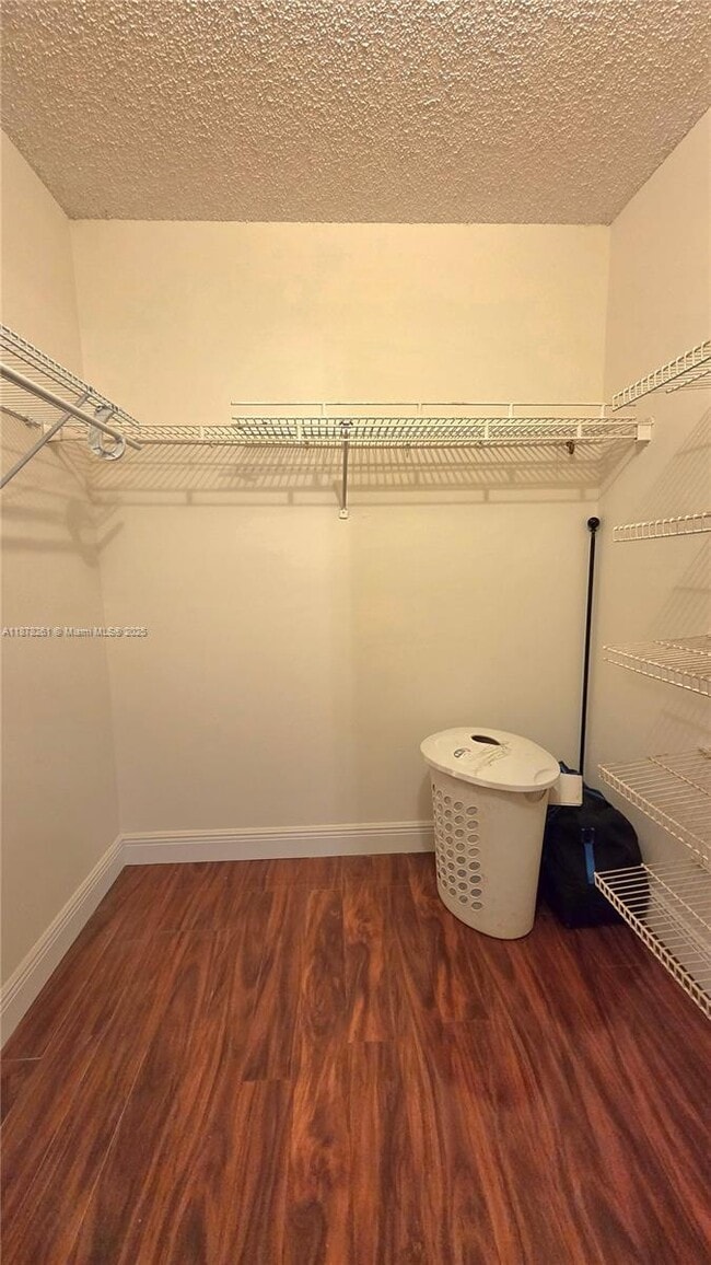 Building Photo - 9999 Summerbreeze Dr