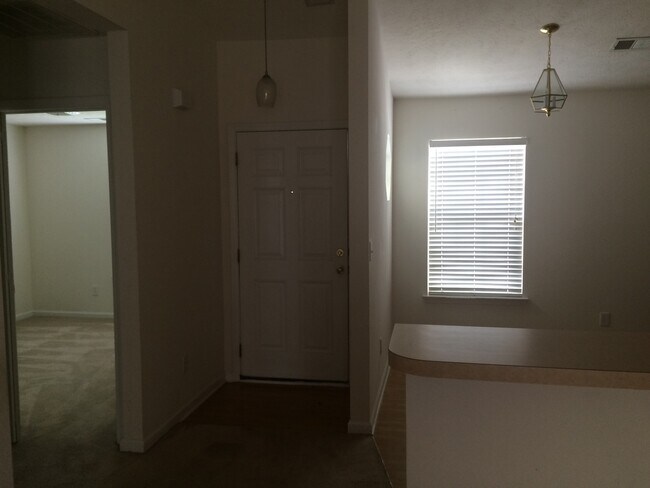 Building Photo - 3 Bed / 2 Bath Single Family Home for Rent...