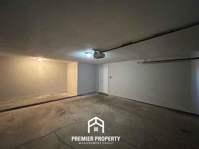 Building Photo - 7610 Bridlewreath Rd.