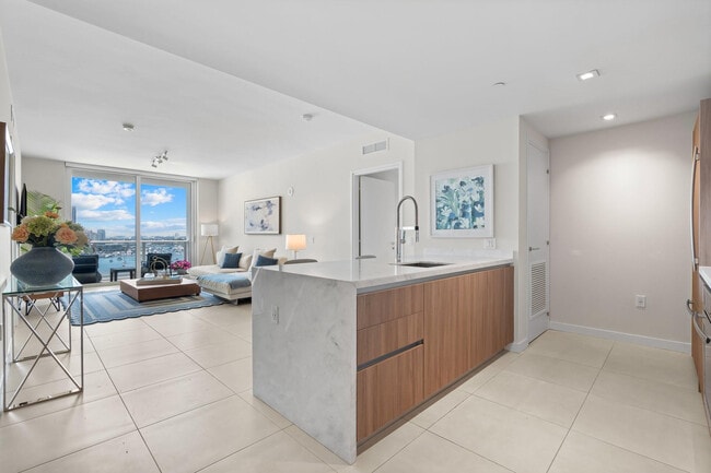 Building Photo - 401 N Birch Rd