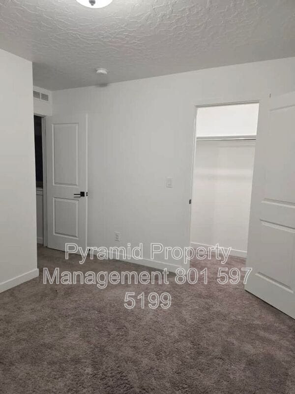 Building Photo - 103 E Brushy Canyon St