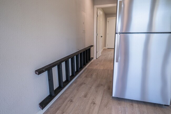 Building Photo - Texas Oaks