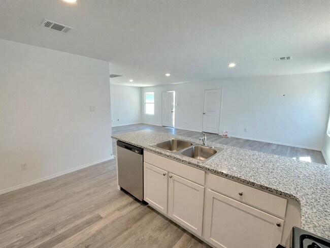 Building Photo - 5910 Antonio Pl