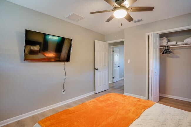 Building Photo - 218 Cactus St