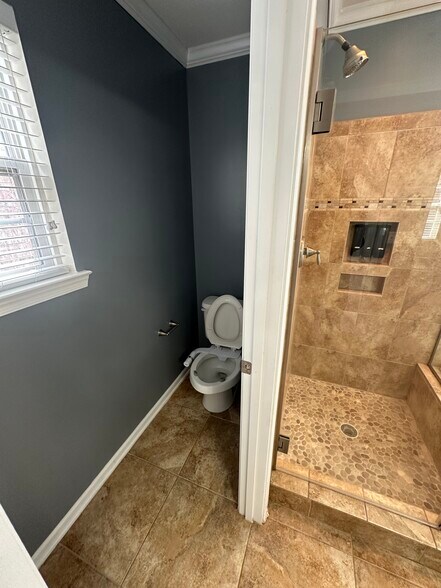 Building Photo - 239 Lincoln St