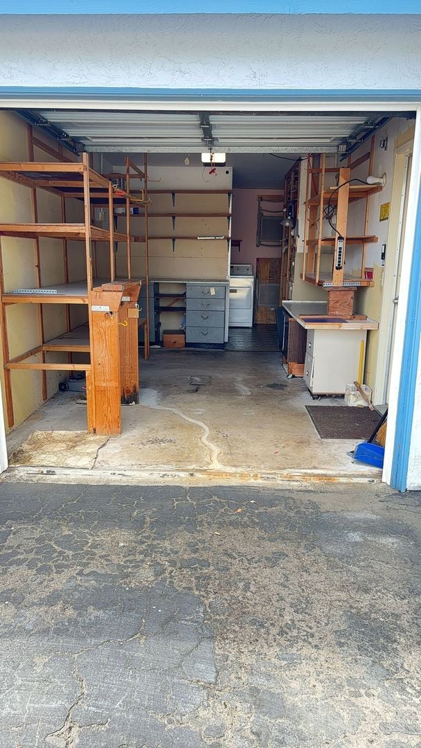 Building Photo - Spacious 2 Bedroom with Sunroom & Office 5...