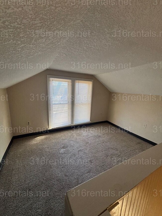 Building Photo - Rental Available NOW!