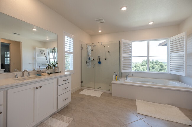 Building Photo - 1381 Porpor Ct