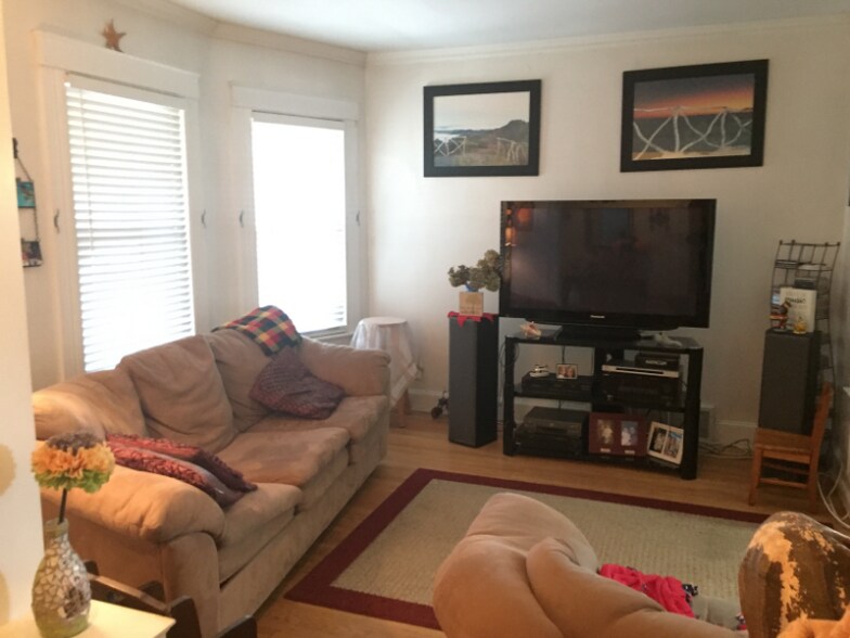 Building Photo - 1551 W Broad St