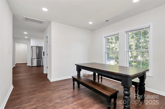 Building Photo - 403 E 27th St