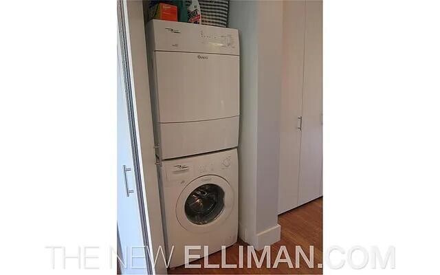 Building Photo - 305 W 16th St