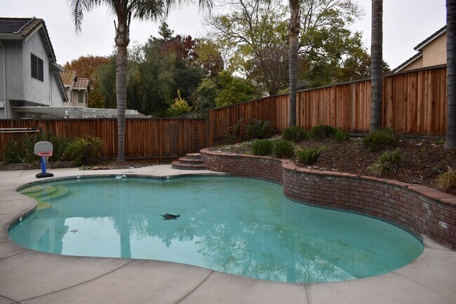 Building Photo - 924 Christy Ct