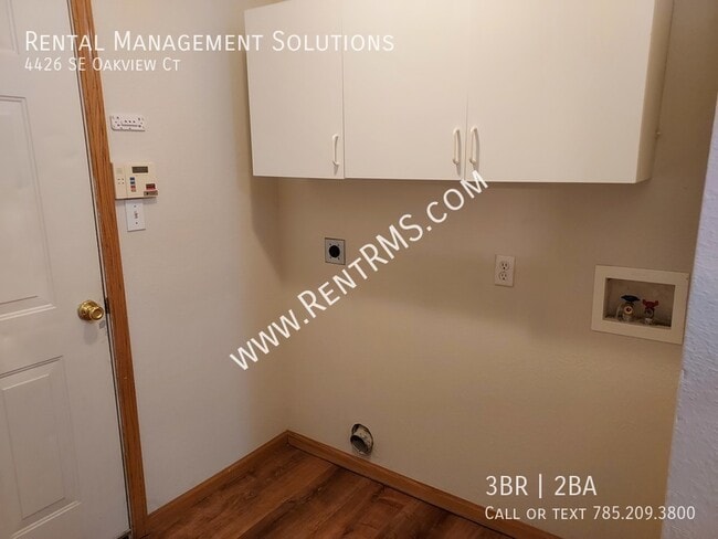 Building Photo - 4426 SE Oakview Ct