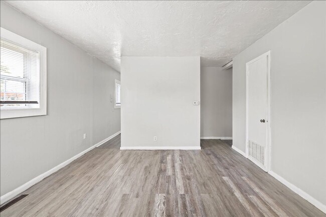 Building Photo - 1783-1783 Roosevelt Ave