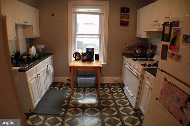 Primary Photo - 2305 Madison Square