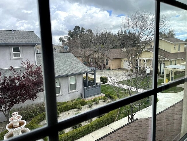 Building Photo - MOVE IN SPECIAL $500 OFF FIRST MONTHS RENT in this 55+ Community!!