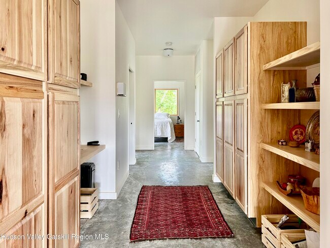 Building Photo - 88 Hover Ave